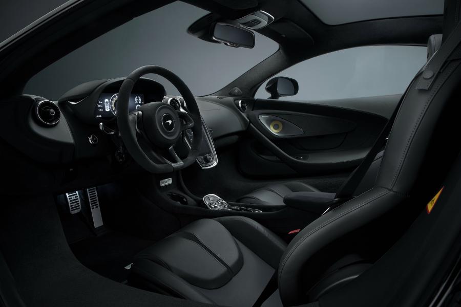 Интерьер McLaren 570GT MSO Black Collection 2018 года  (WW) (фото 8 из 10)
